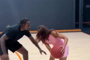 女版威少？女孩穿着裙子和比自己打几圈的球员单挑！